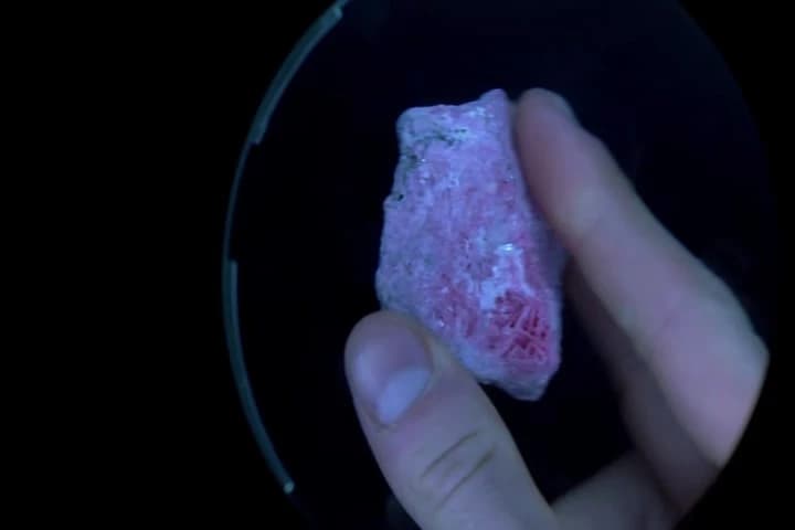 HANK:
Now, that one there, that's rhodonite.
Okay? lt's manganese inosilicate.