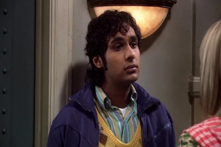 <font color="#E86CE4">(RAJESH SINGING IN FOREIGN LANGUAGE
IN VOICE-OVER)</font>