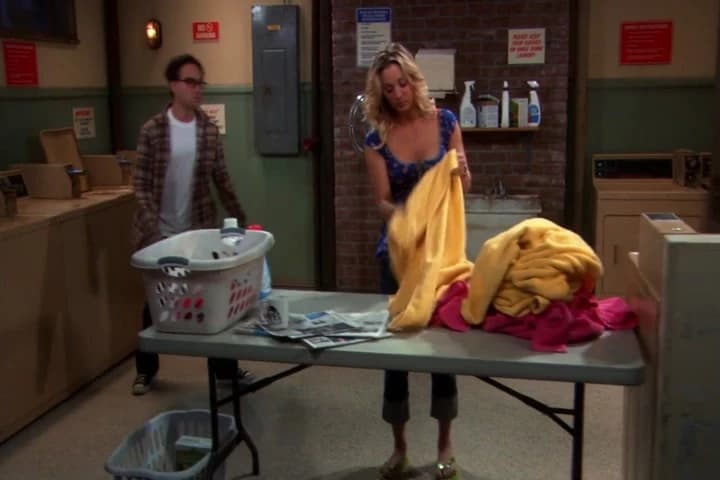 - Oh, I put your clothes in the dryer.
- Thank you.